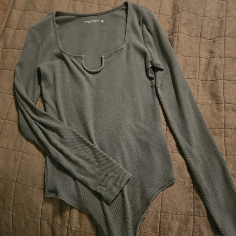 3 Bundle Abercrombie & Fitch Long Sleeve Bodysuit - Grey, Rust , Sage Green - Picture 4 of 9